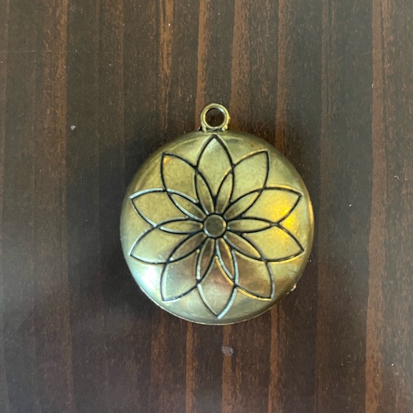 Charm - Picture 3 of 3